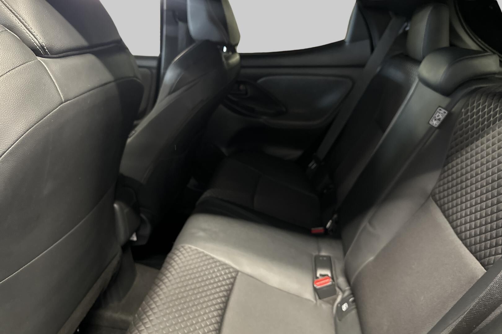 Toyota Yaris iso kuva 10