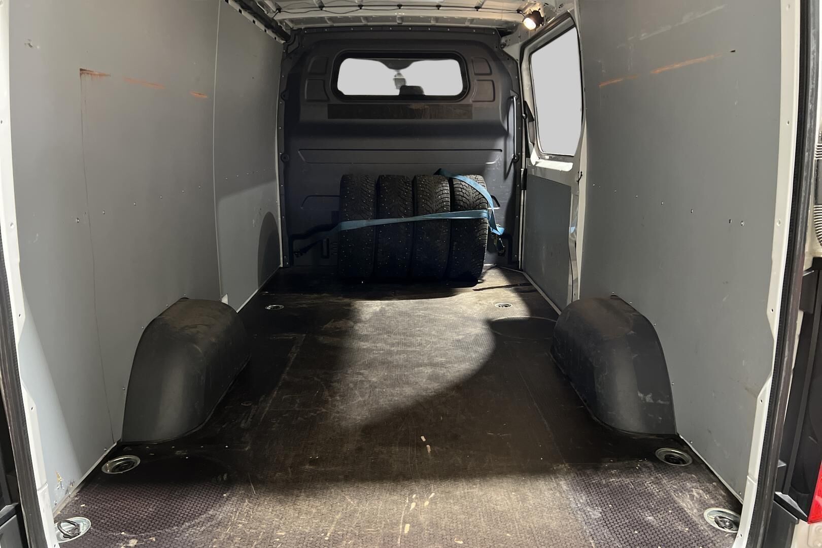 Mercedes-Benz Sprinter iso kuva 15