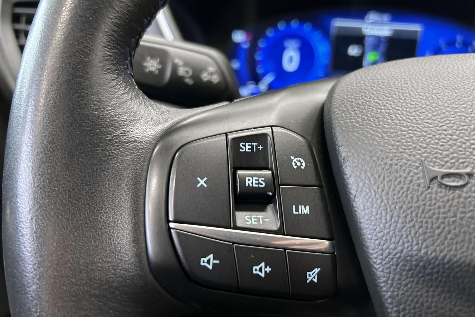 Ford Kuga iso kuva 16