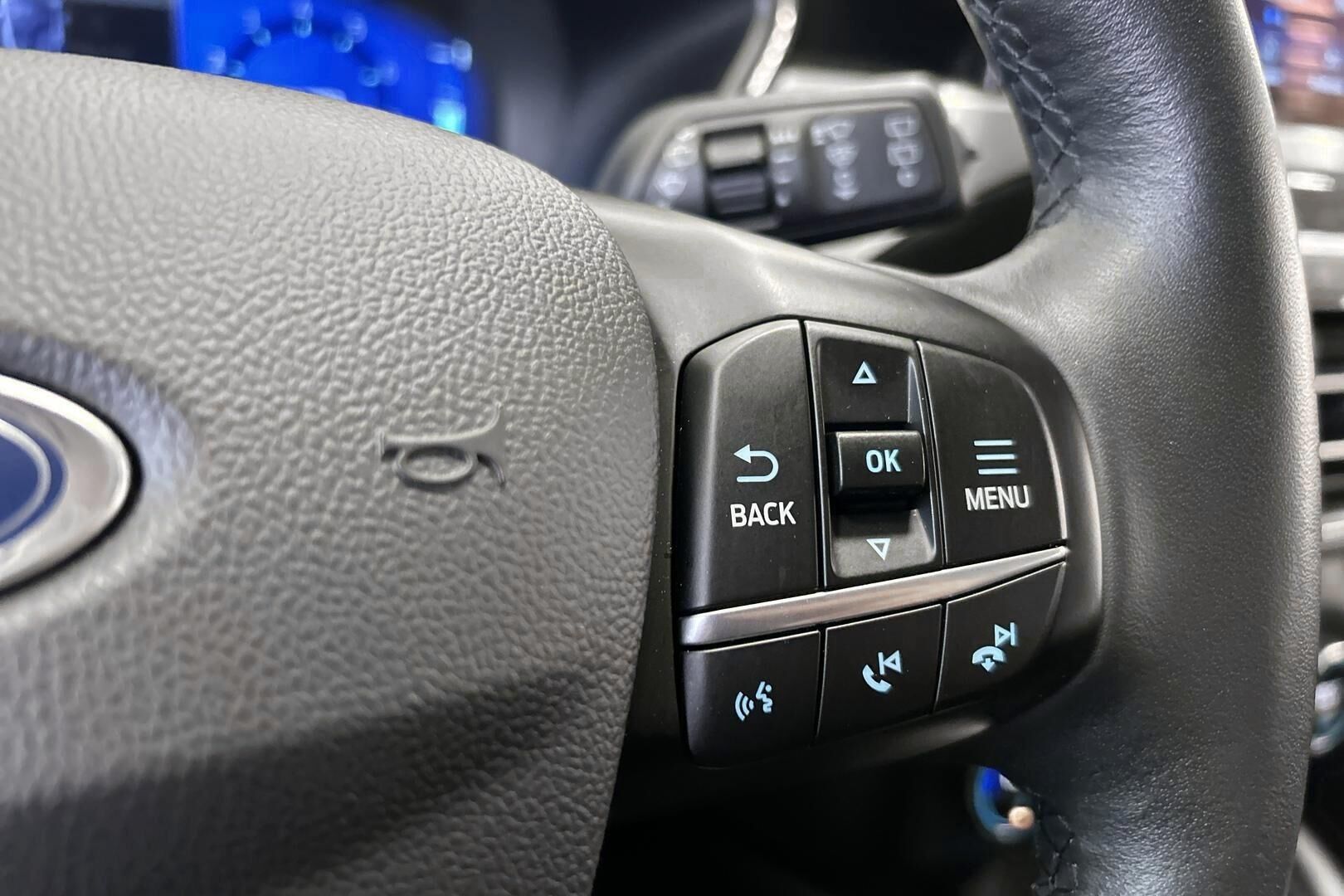 Ford Kuga iso kuva 17