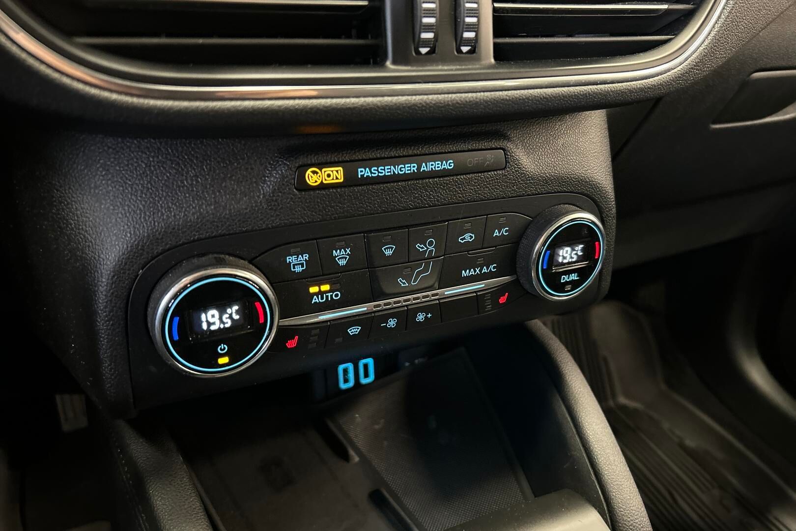 Ford Kuga iso kuva 19