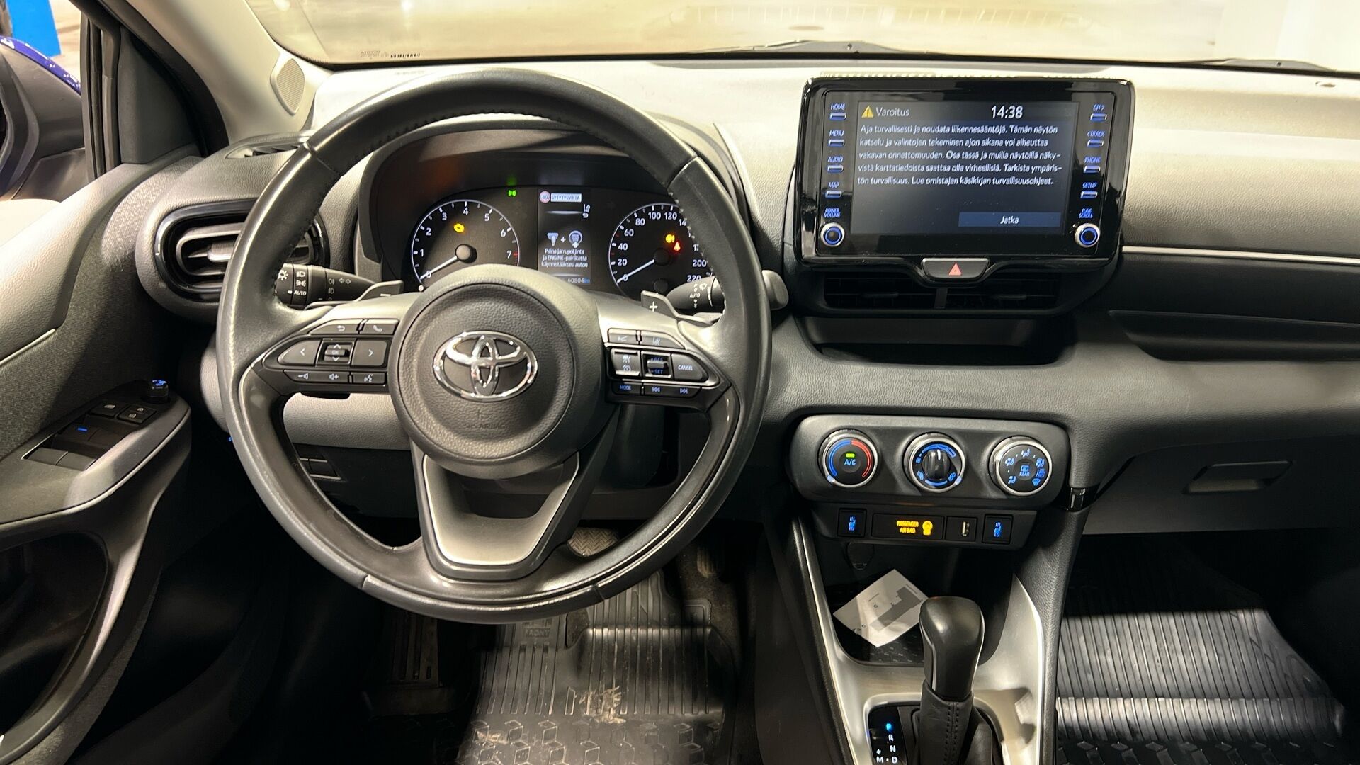 TOYOTA YARIS iso kuva 10
