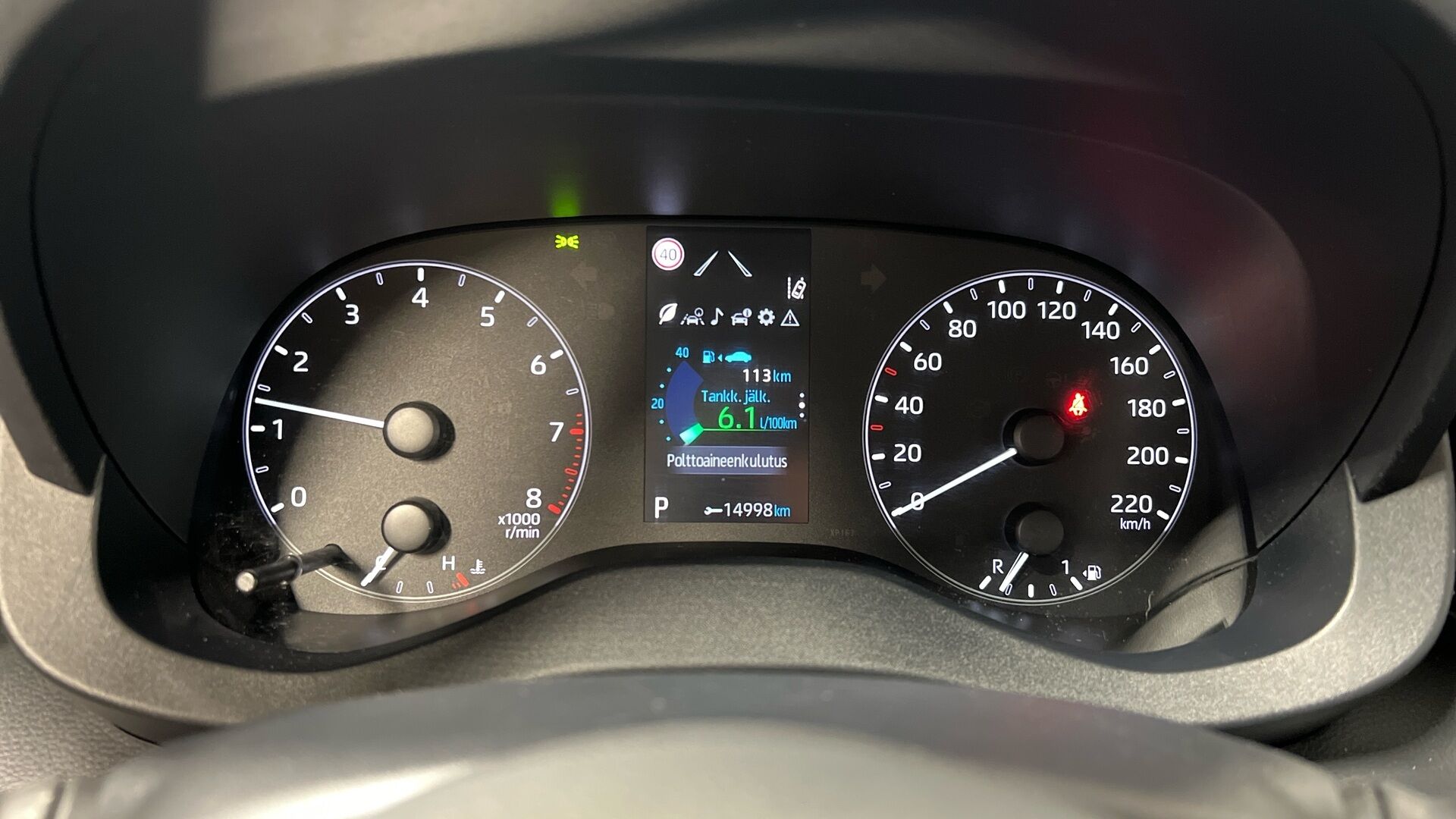 TOYOTA YARIS iso kuva 12