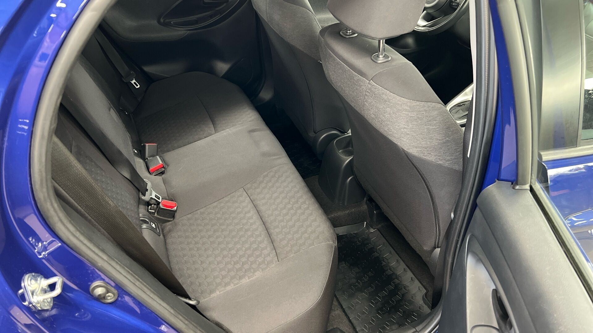 TOYOTA YARIS iso kuva 15