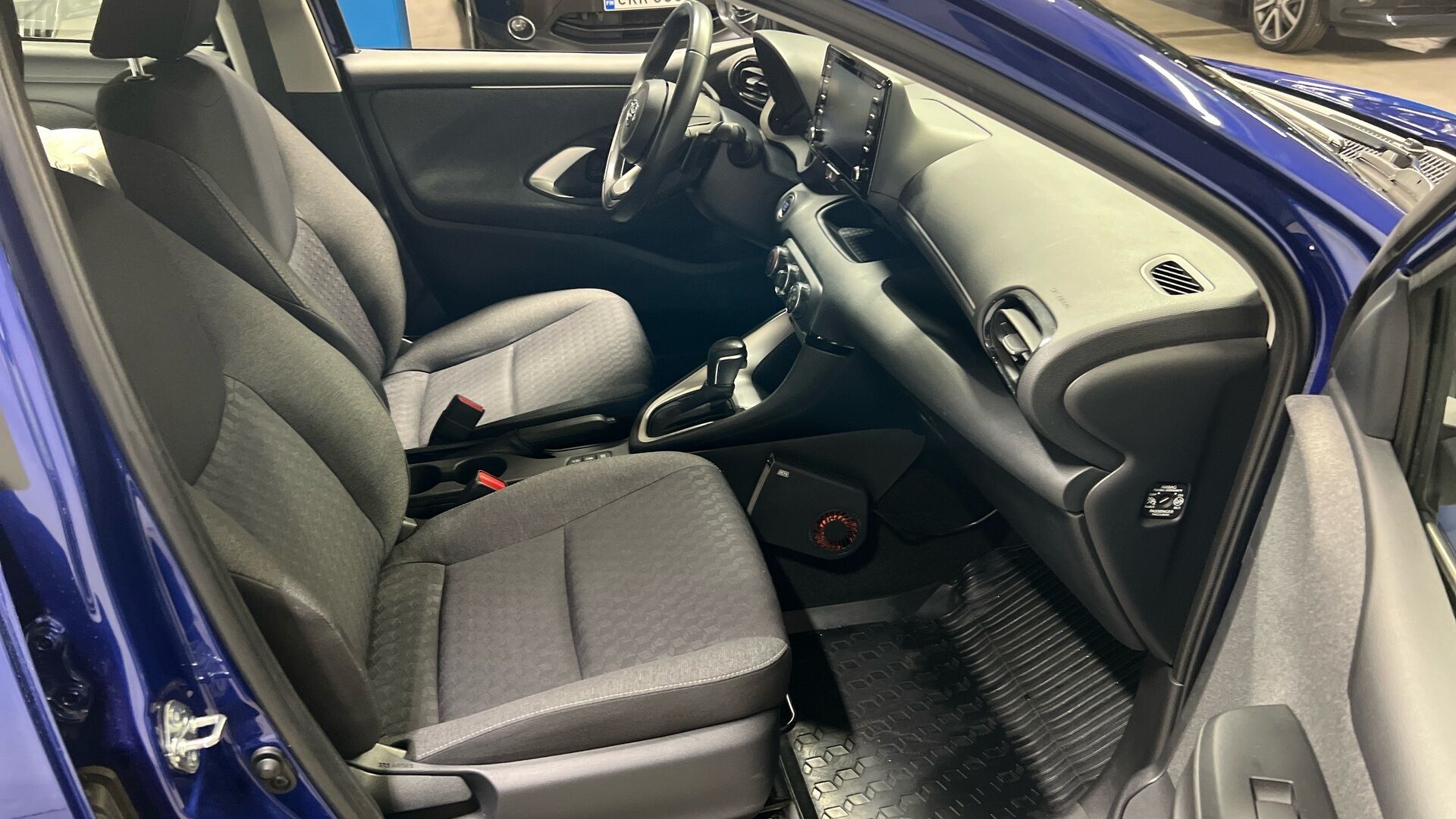 TOYOTA YARIS iso kuva 16