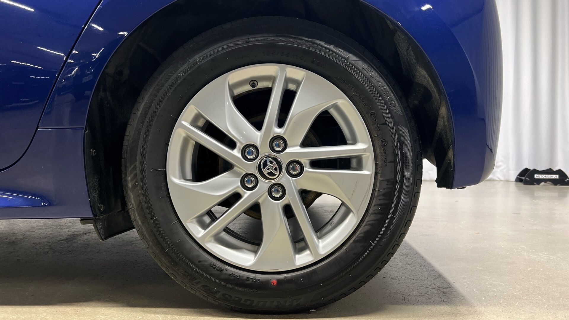 TOYOTA YARIS iso kuva 17