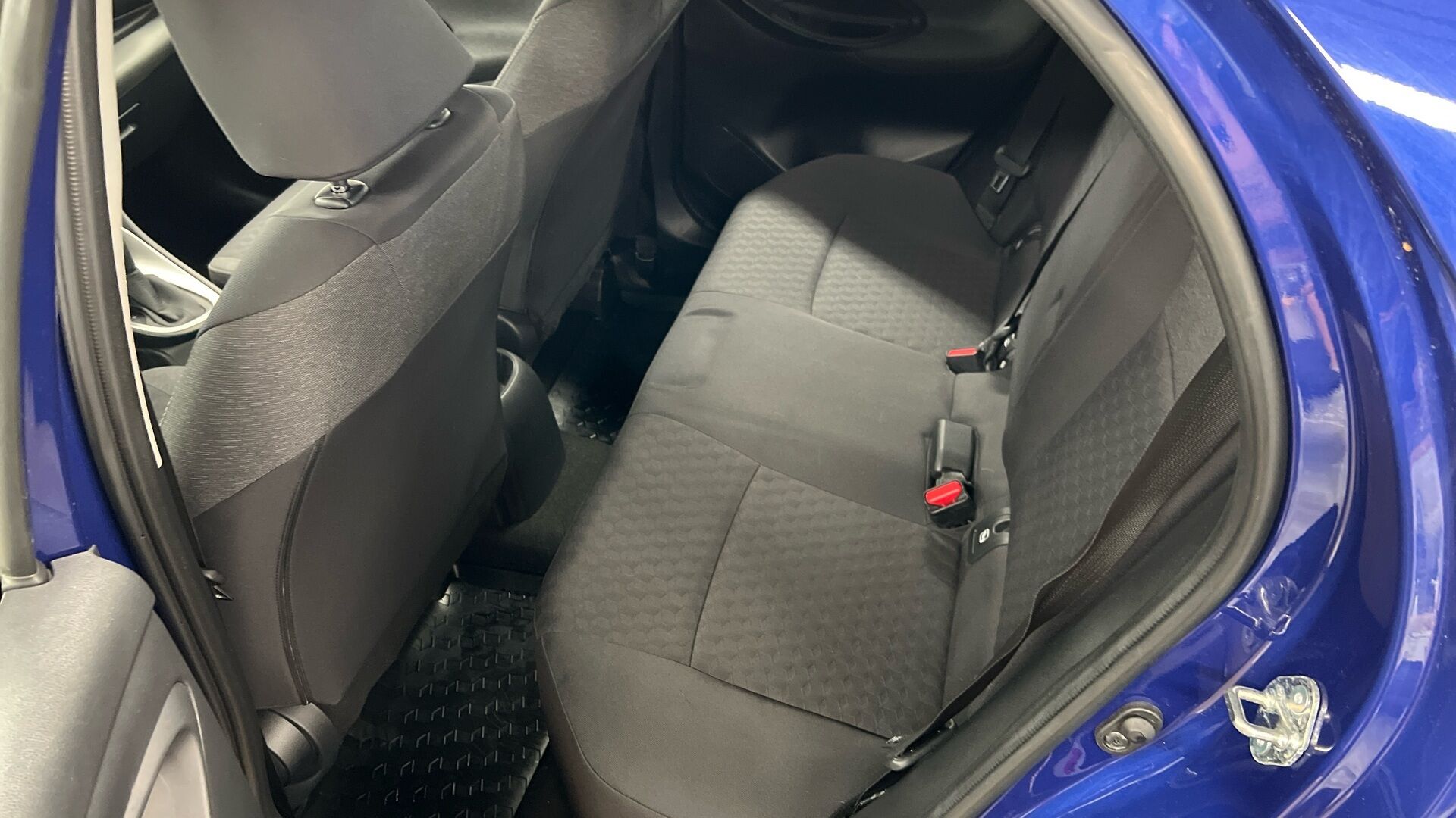 TOYOTA YARIS iso kuva 8