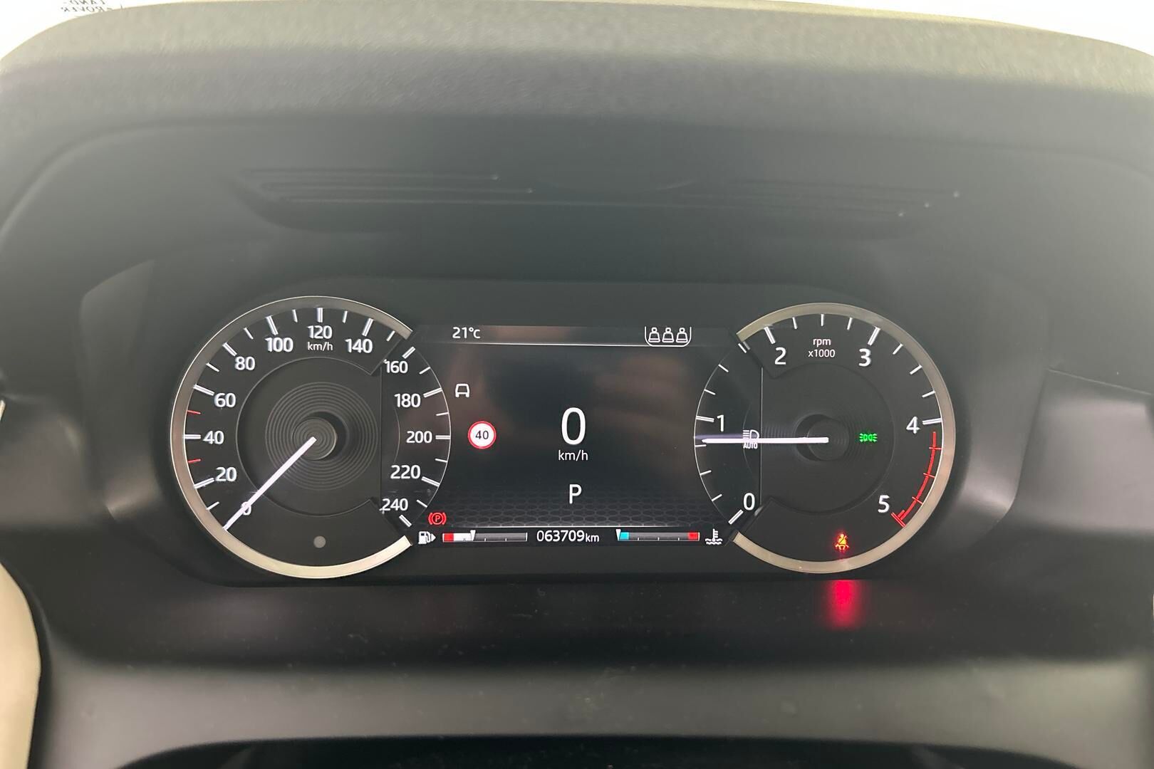 Land Rover Discovery Sport iso kuva 16