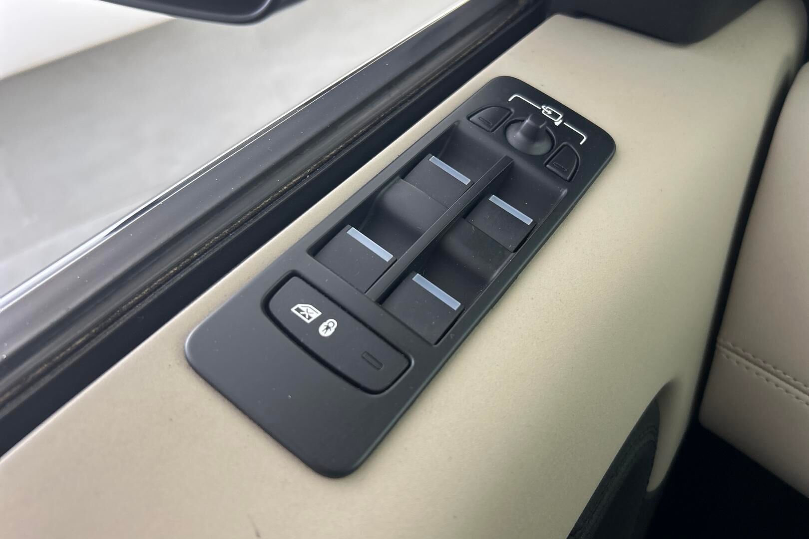 Land Rover Discovery Sport iso kuva 22