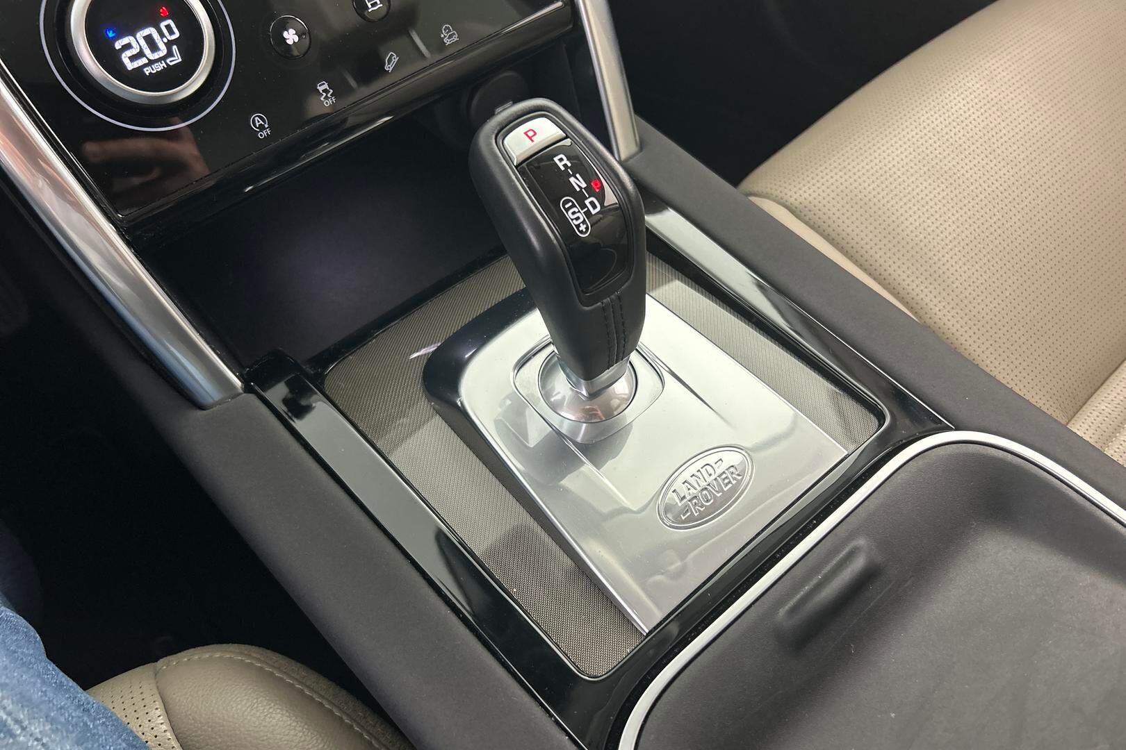 Land Rover Discovery Sport iso kuva 29