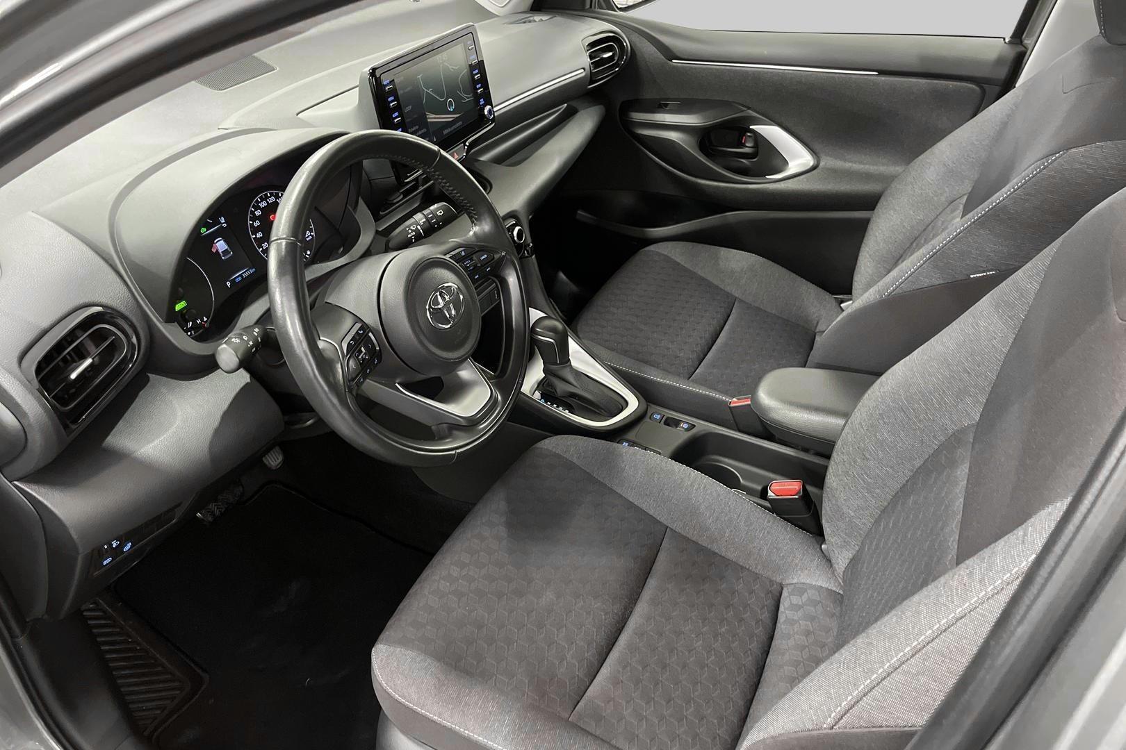 Toyota Yaris iso kuva 8