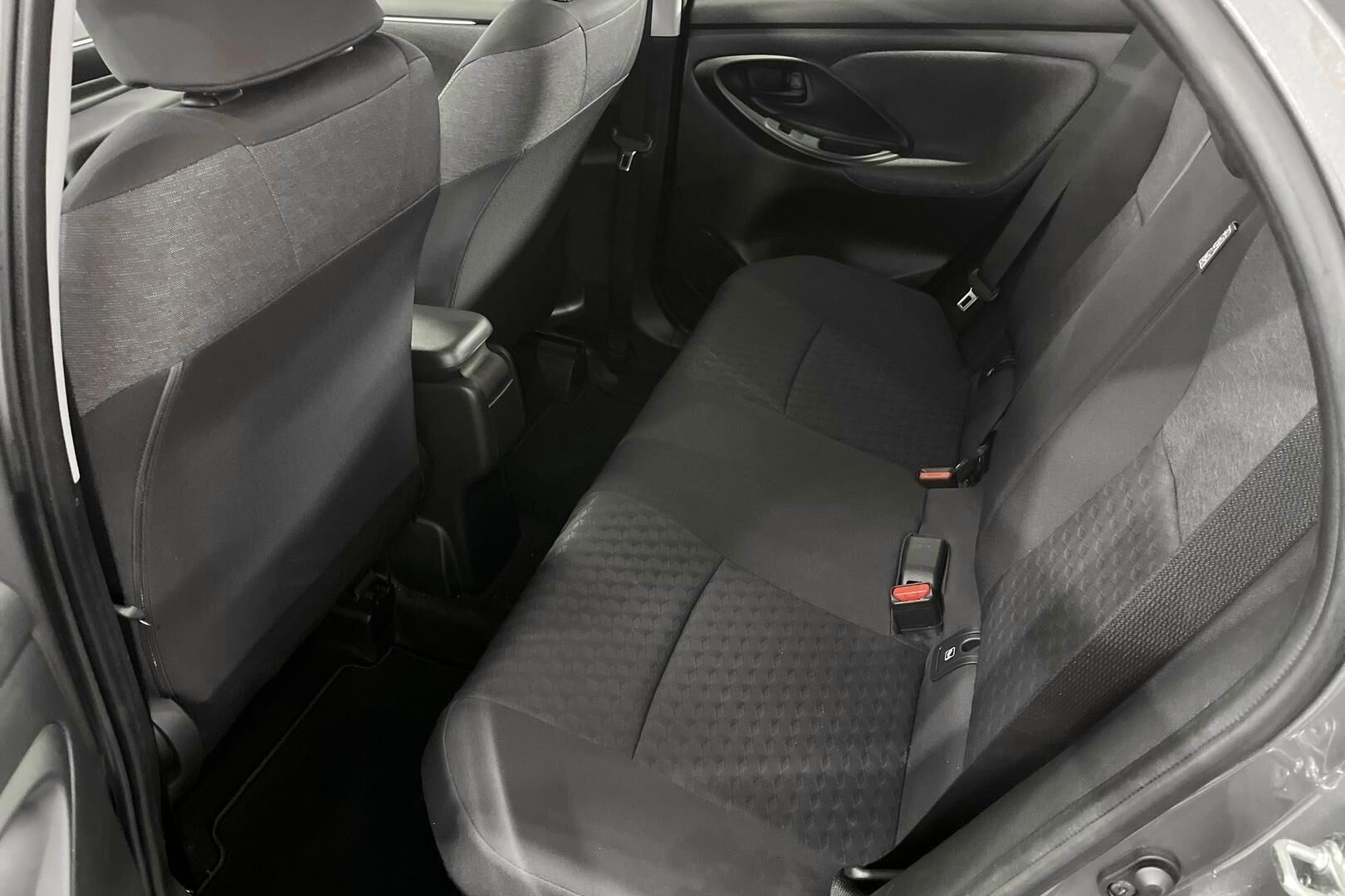 Toyota Yaris iso kuva 9