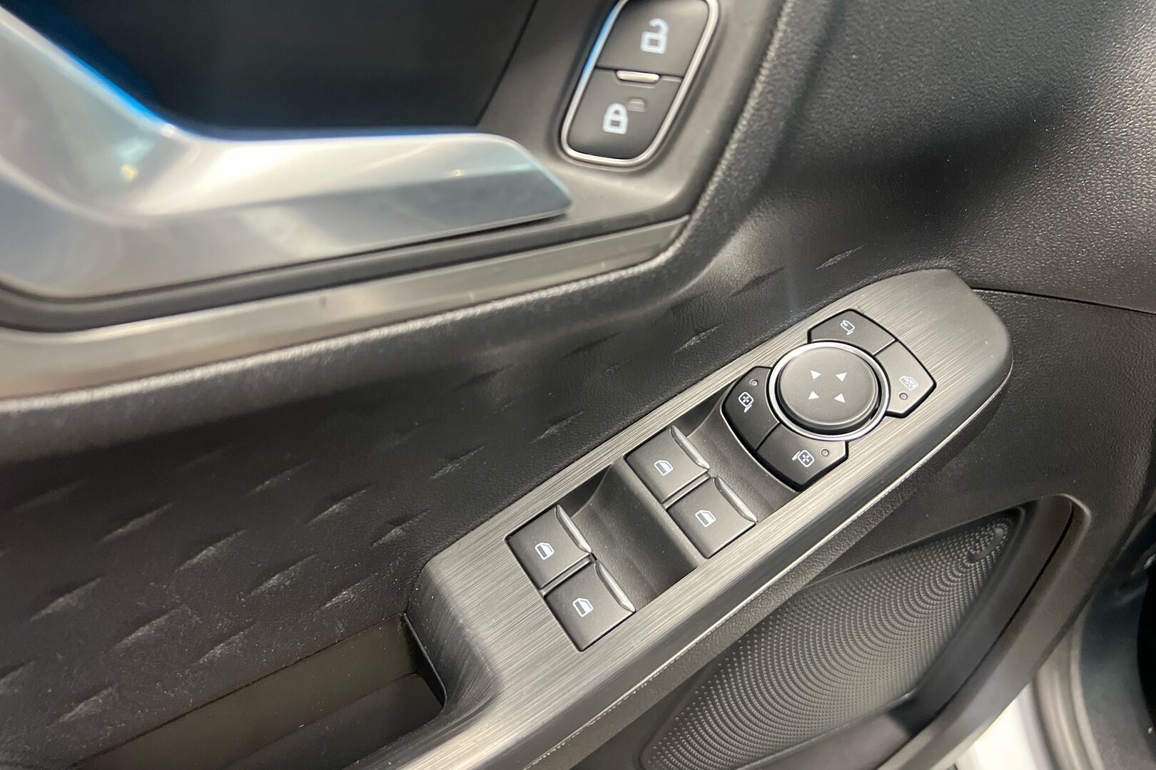 Ford Kuga iso kuva 16