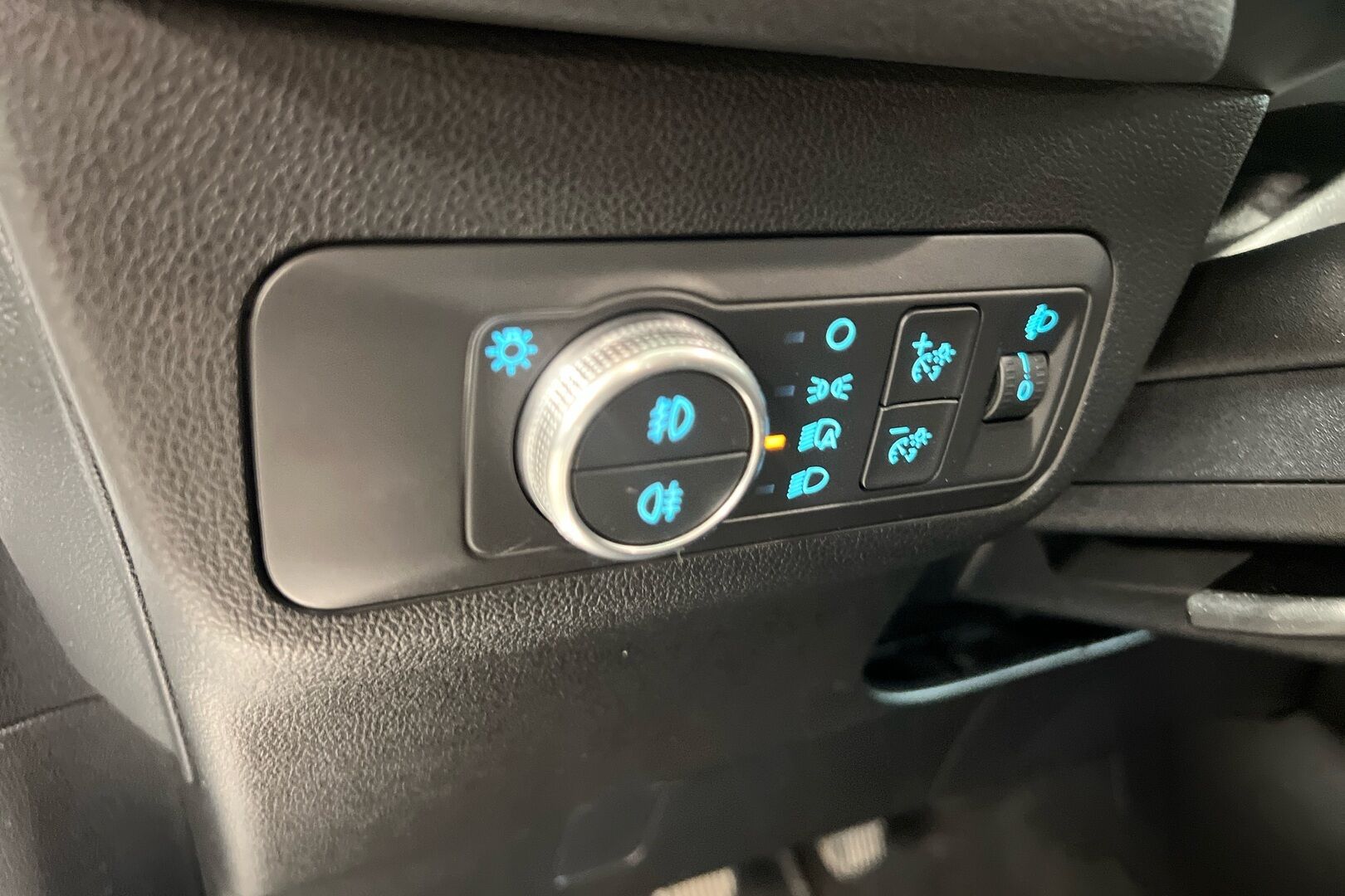 Ford Kuga iso kuva 17