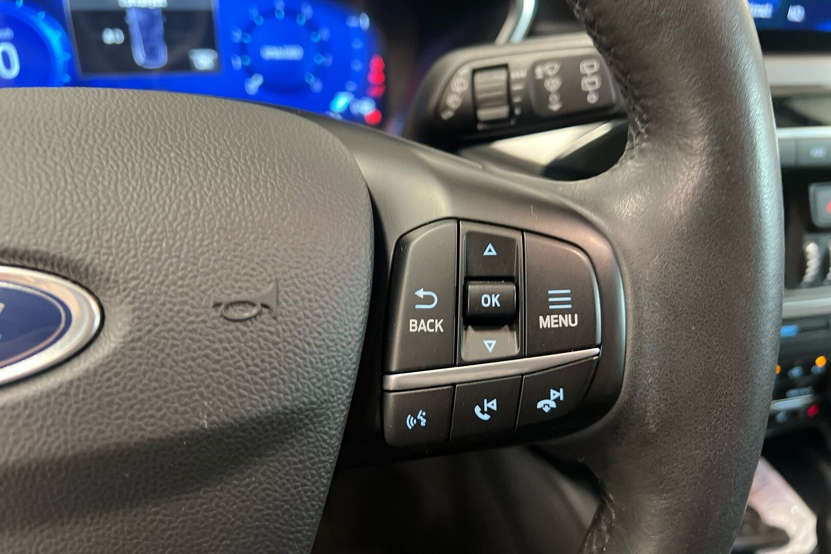 Ford Kuga iso kuva 18