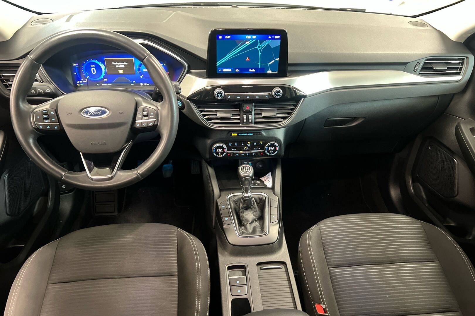 Ford Kuga iso kuva 13