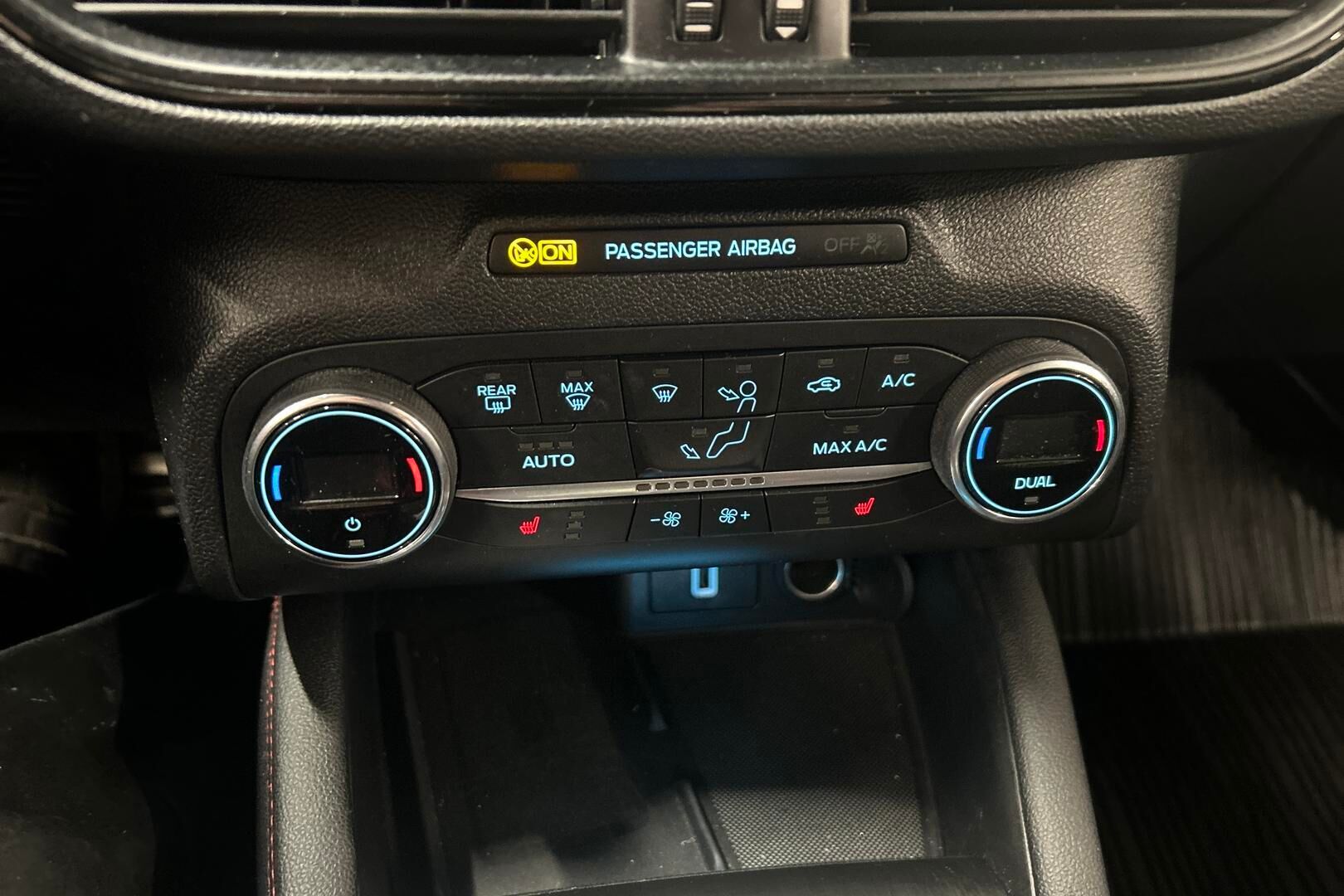 Ford Focus iso kuva 4