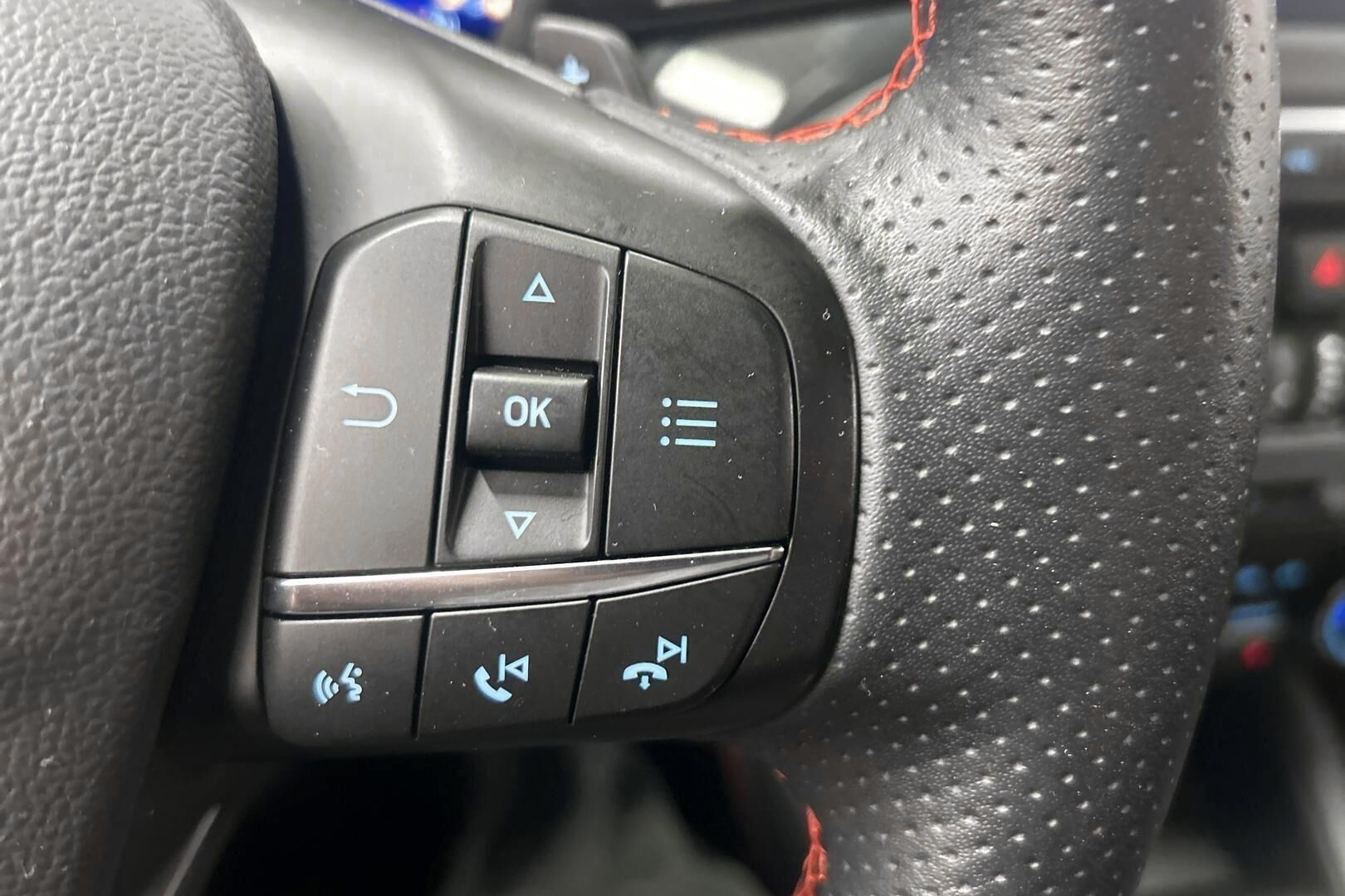 Ford Focus iso kuva 6