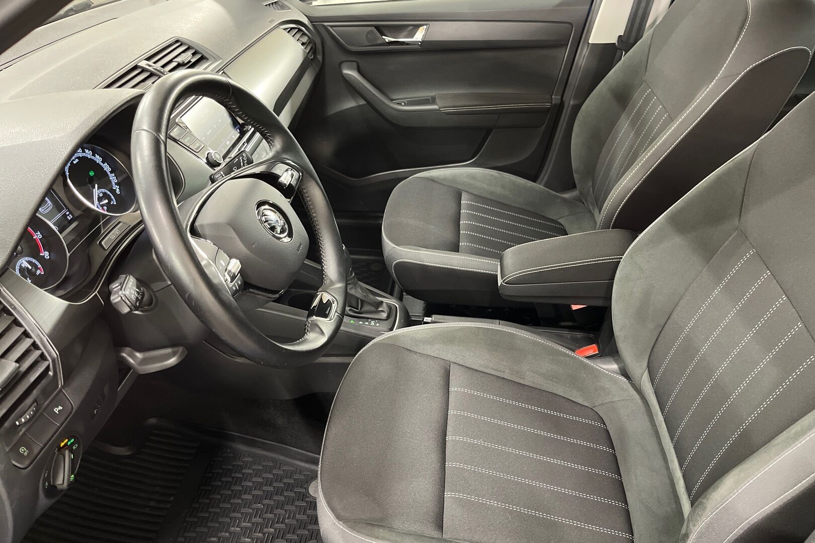 Skoda Fabia iso kuva 10