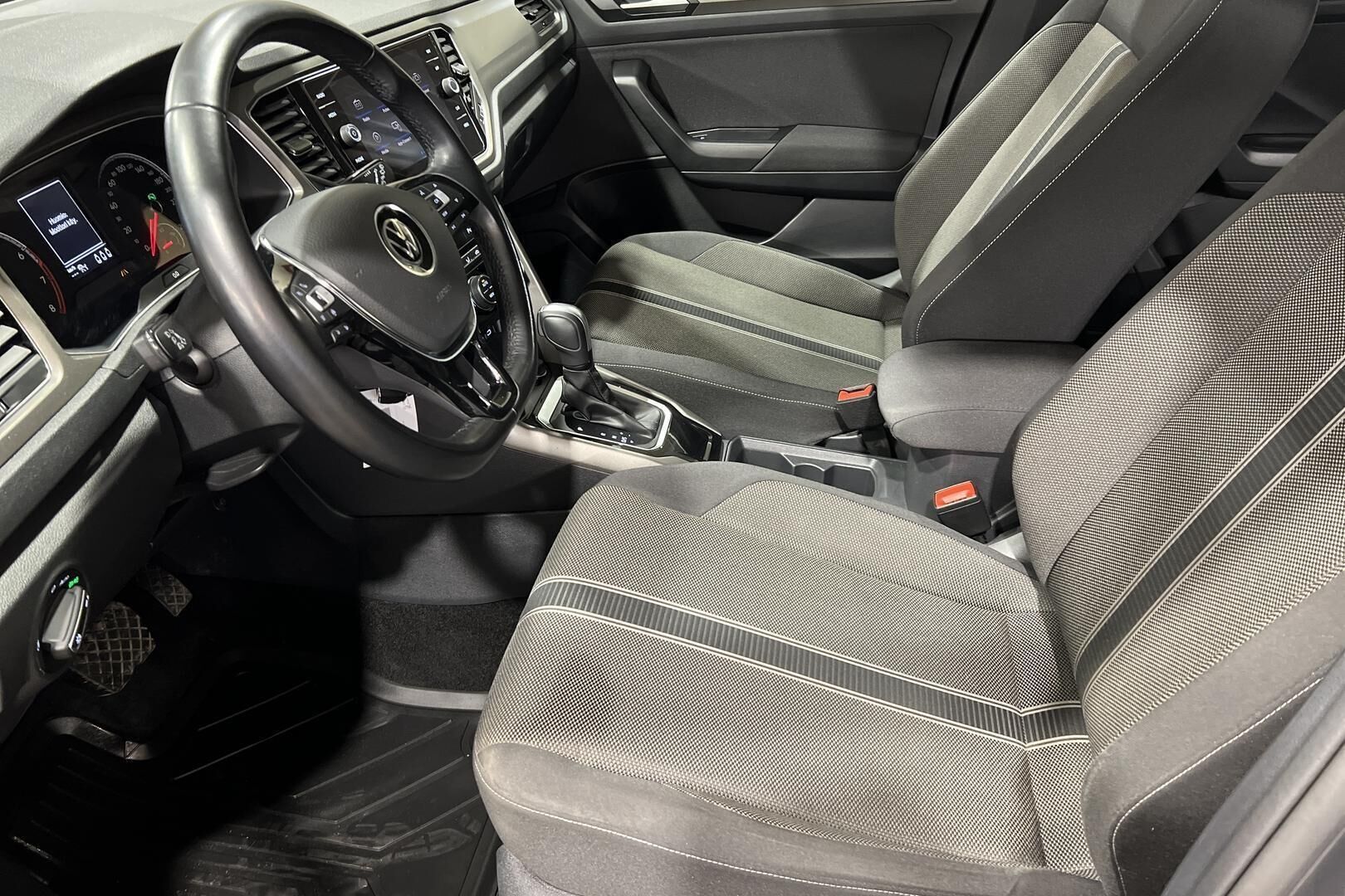 Volkswagen T-Roc iso kuva 9