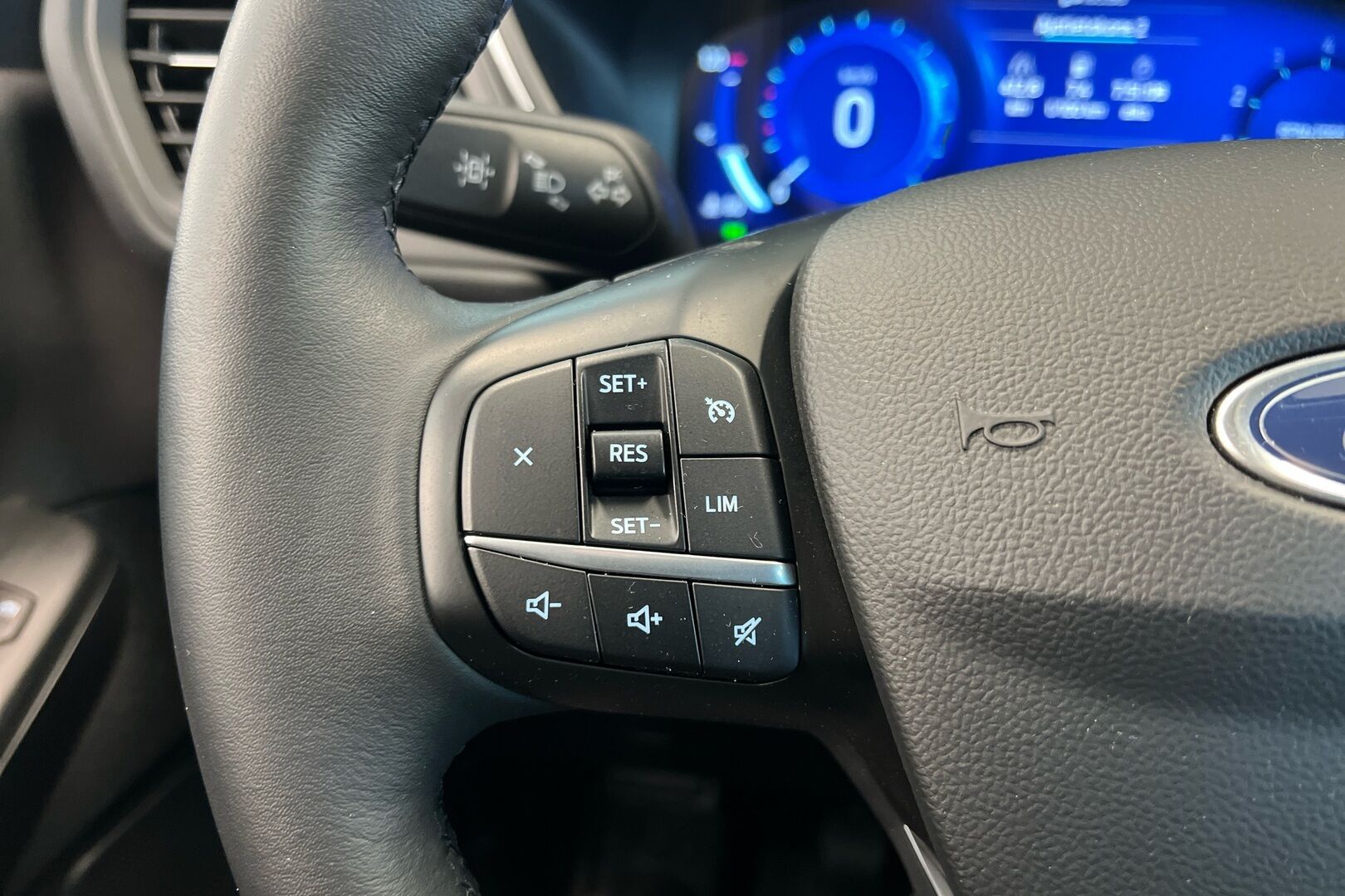Ford Kuga iso kuva 17
