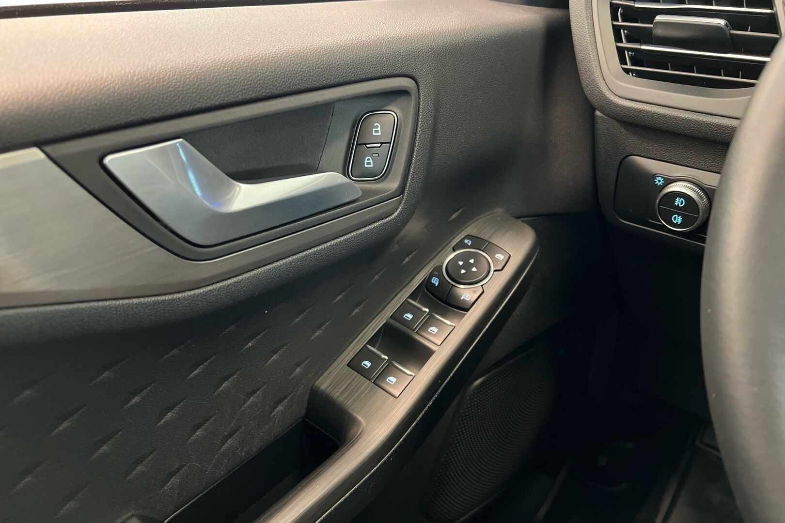 Ford Kuga iso kuva 18