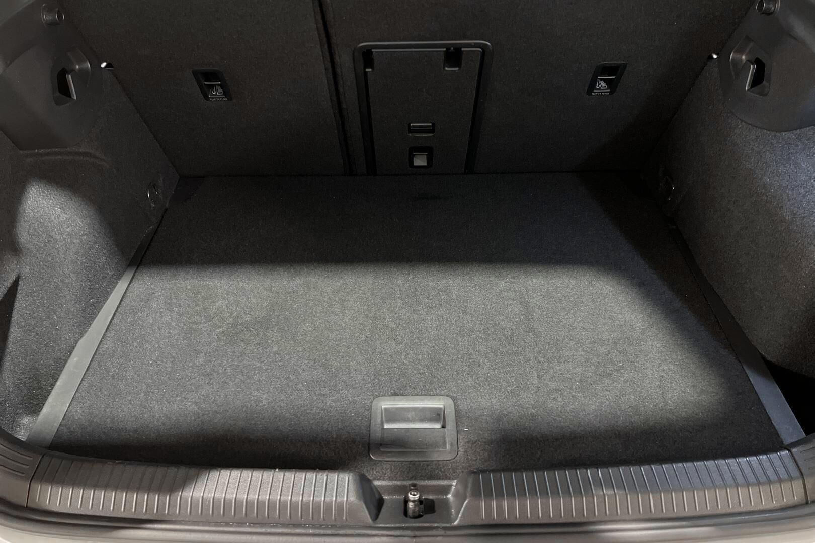 Volkswagen Golf iso kuva 9