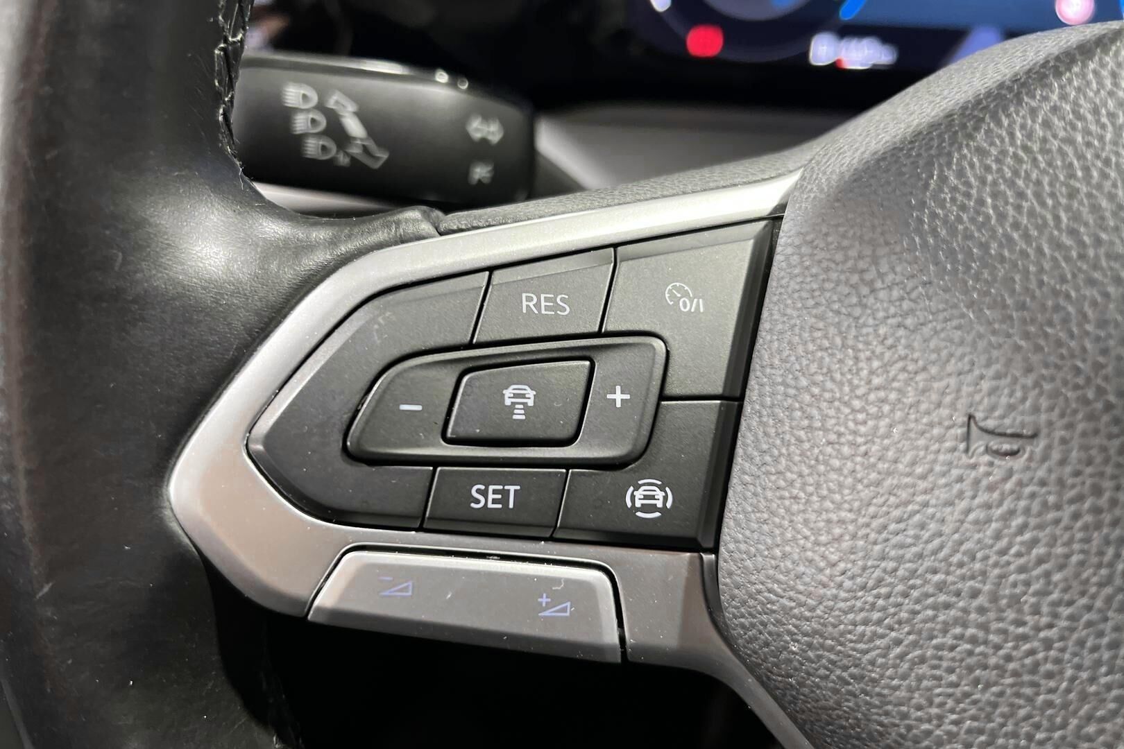 Volkswagen Golf iso kuva 11