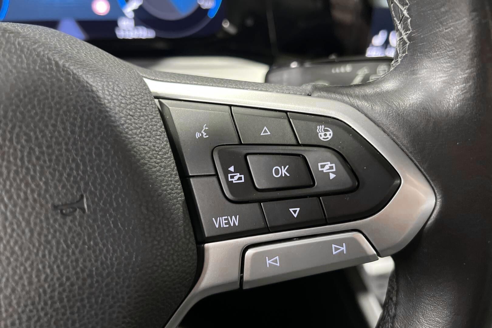 Volkswagen Golf iso kuva 12