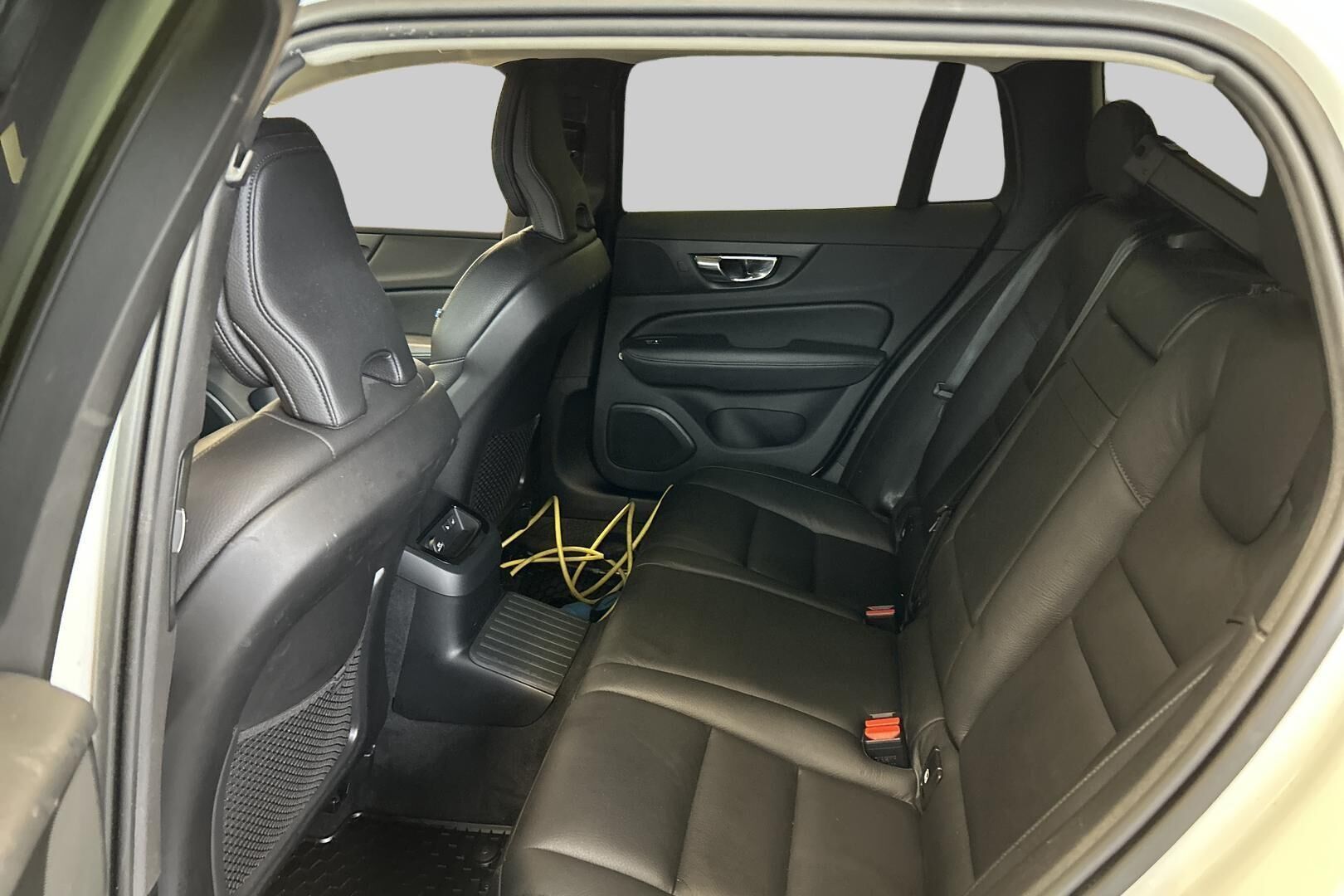 Volvo V60 iso kuva 10