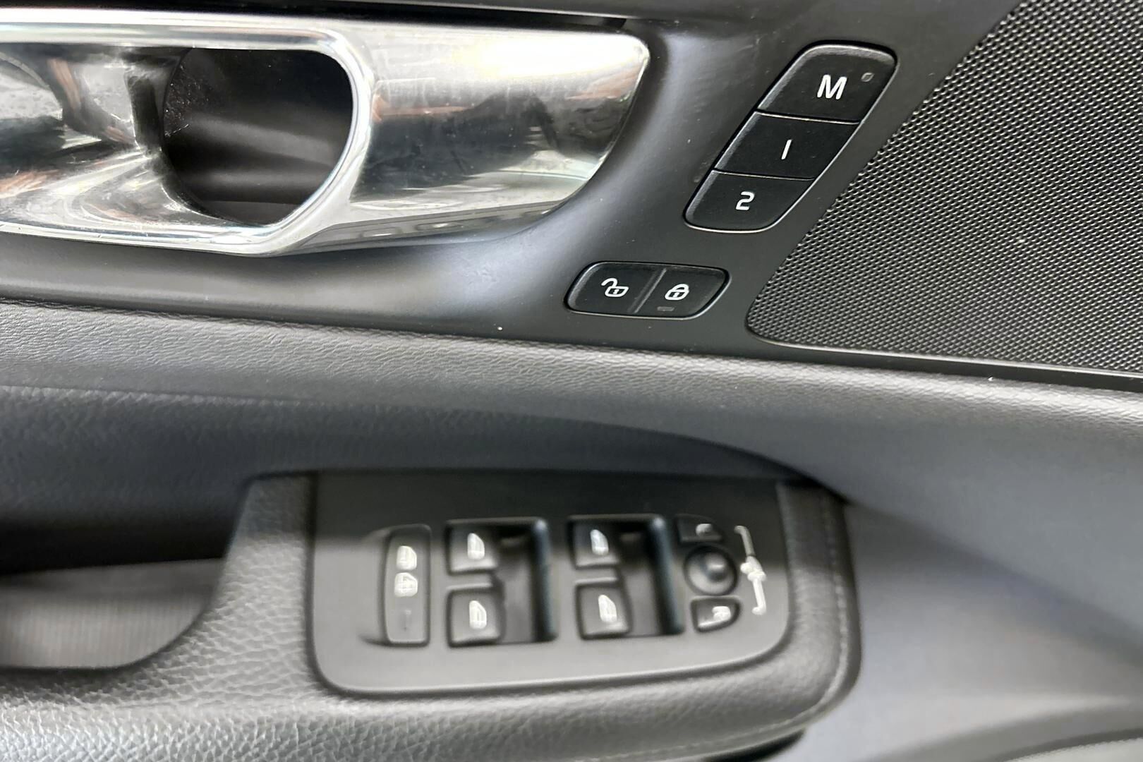 Volvo V60 iso kuva 15