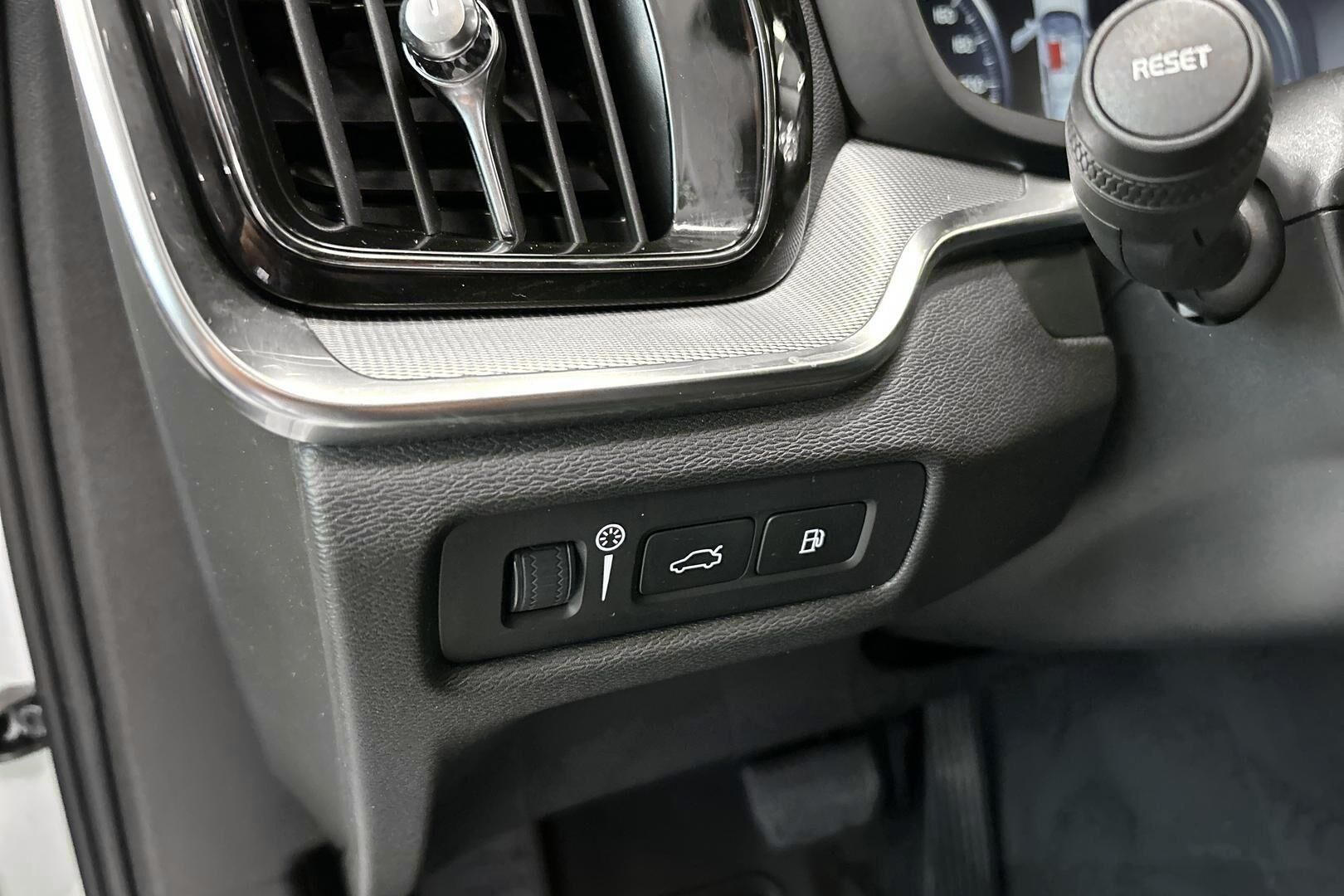 Volvo V60 iso kuva 22