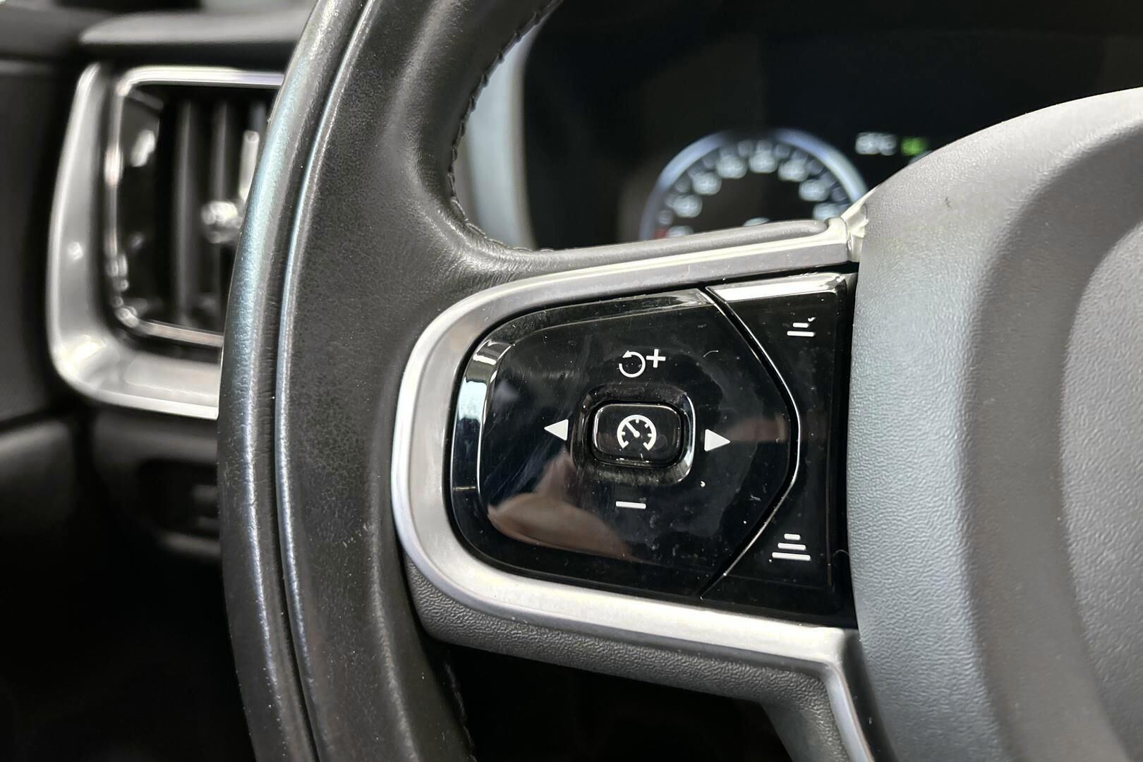 Volvo V60 iso kuva 20