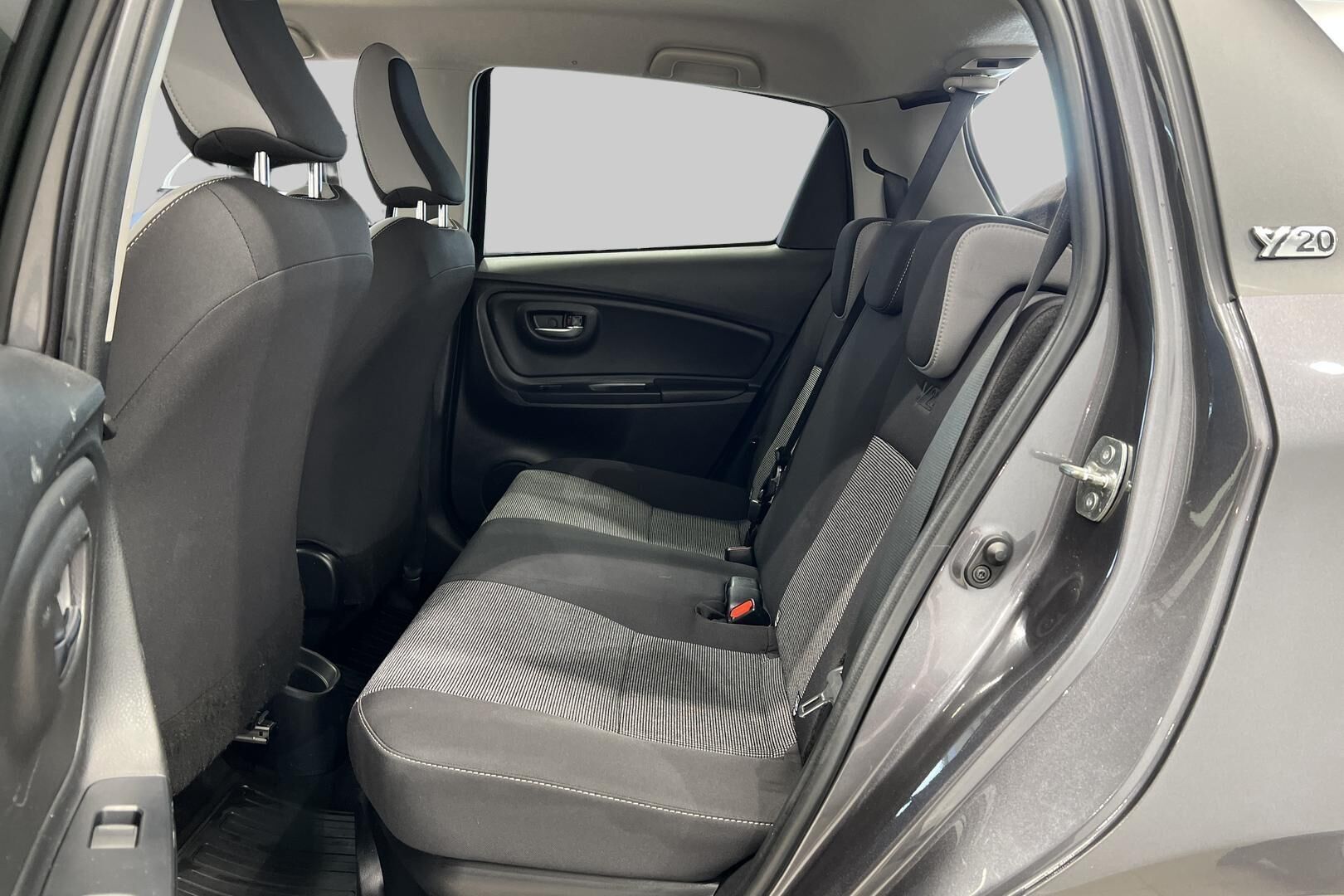 Toyota Yaris iso kuva 10