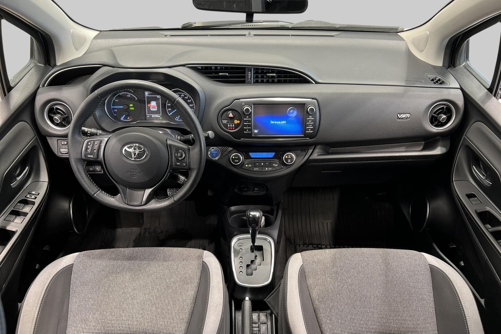 Toyota Yaris iso kuva 11