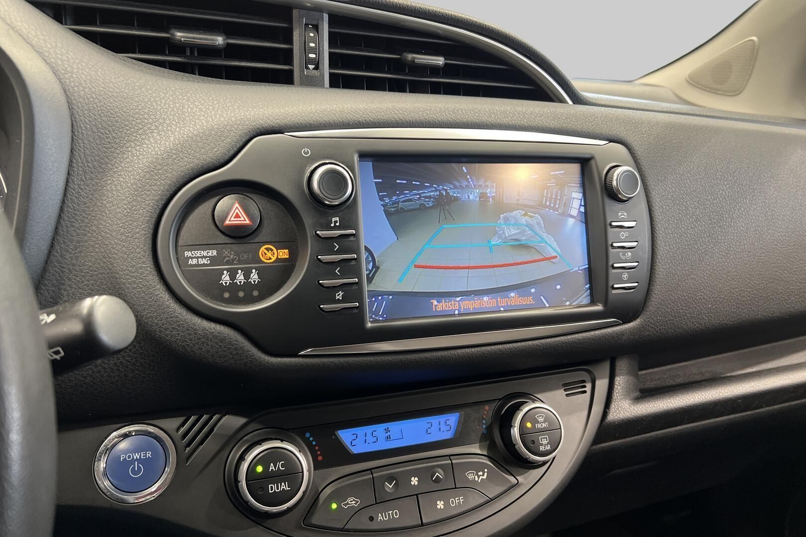 Toyota Yaris iso kuva 15