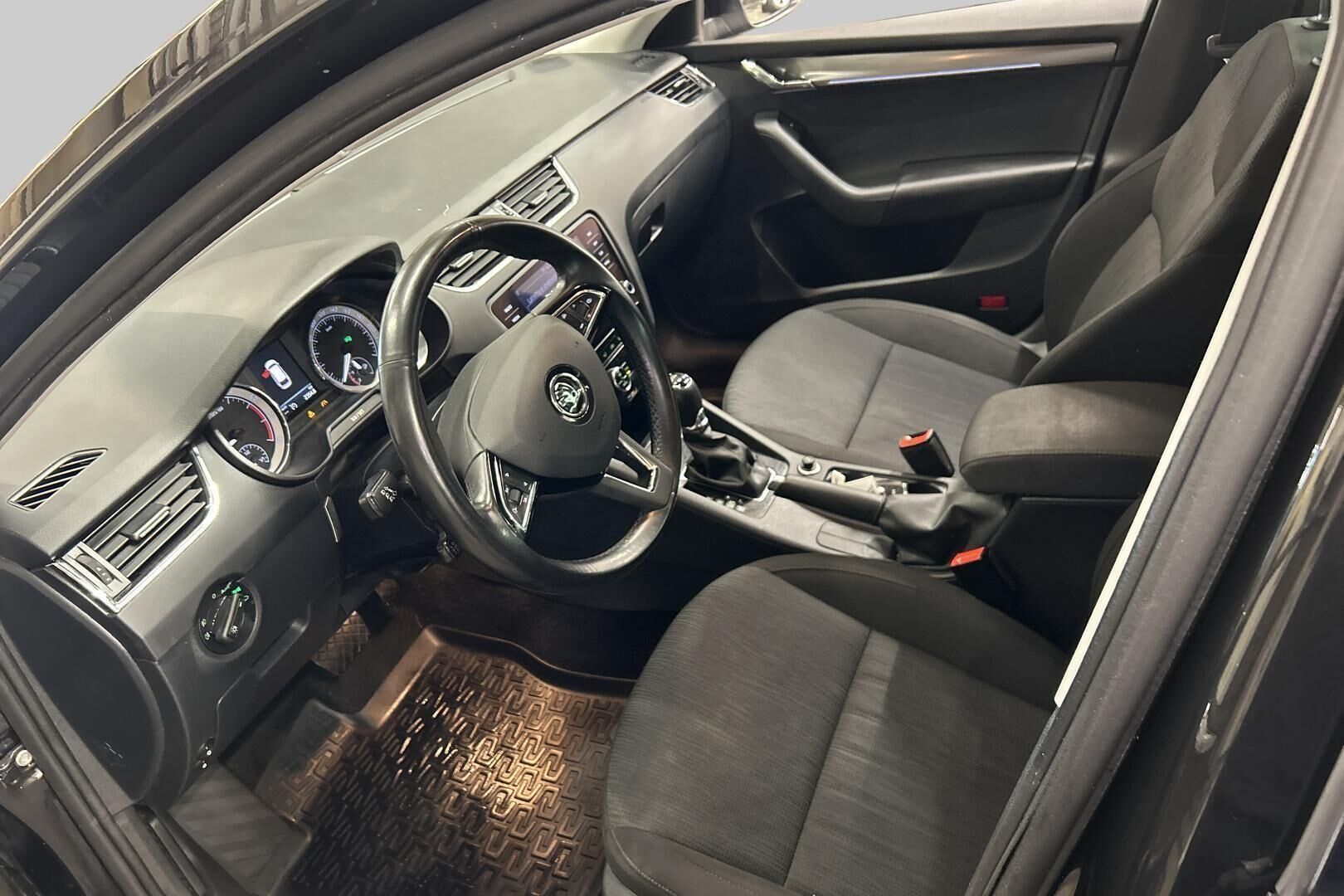 Skoda Octavia iso kuva 3