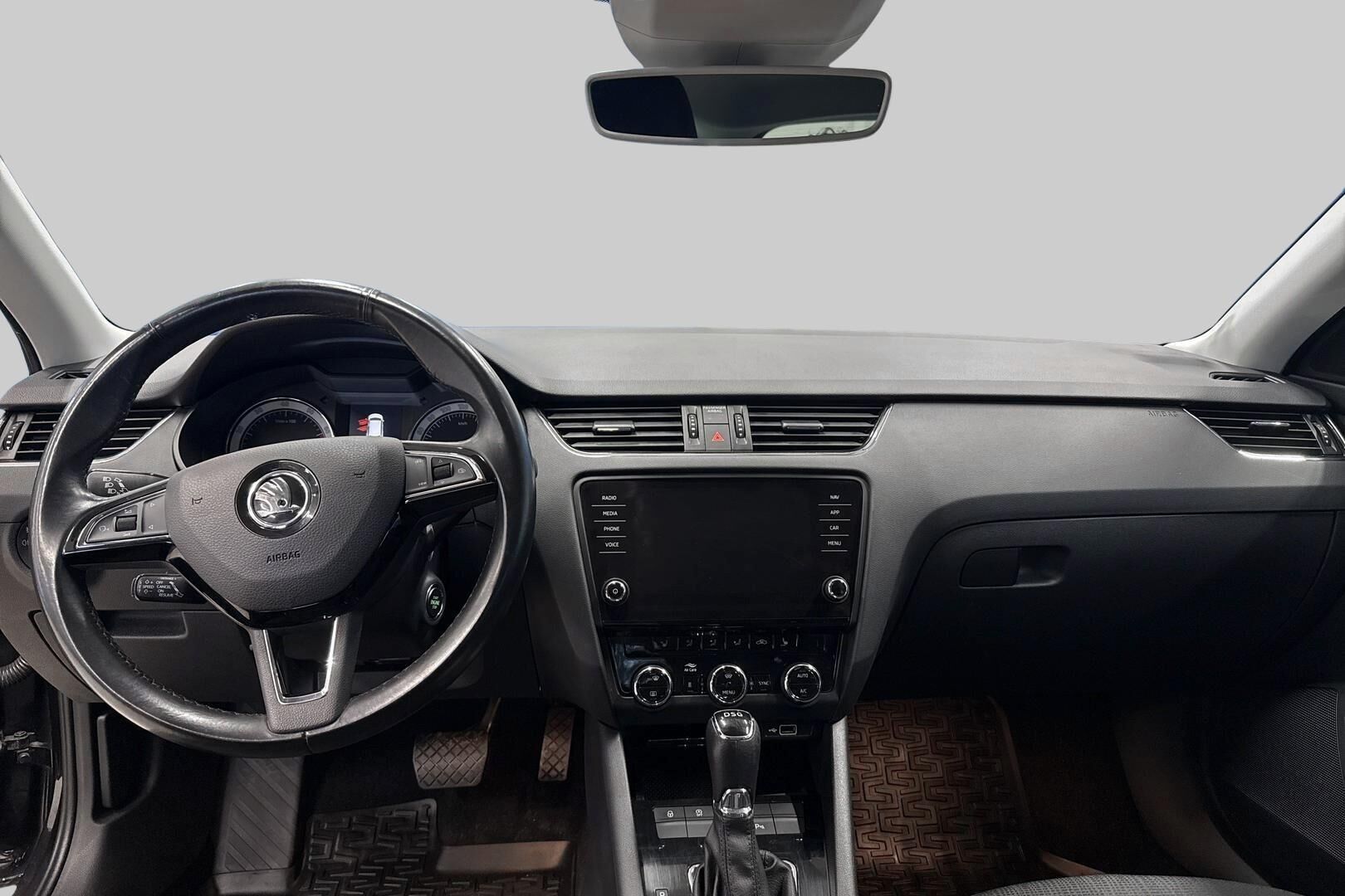 Skoda Octavia iso kuva 11