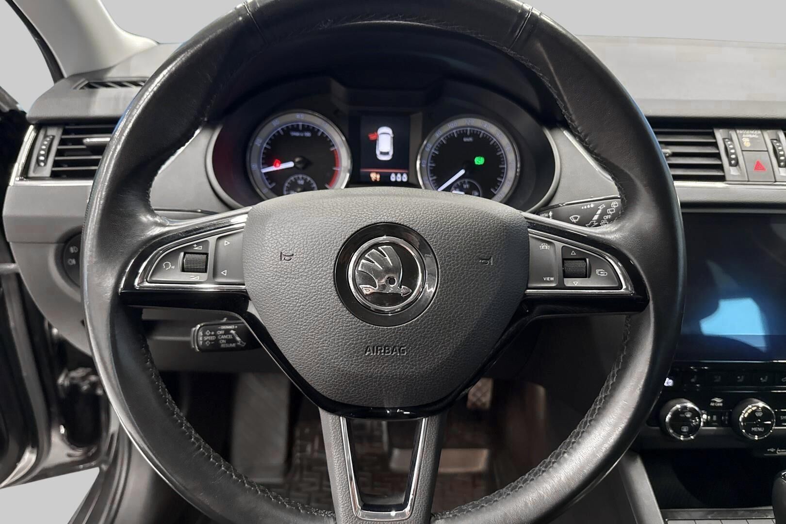 Skoda Octavia iso kuva 16