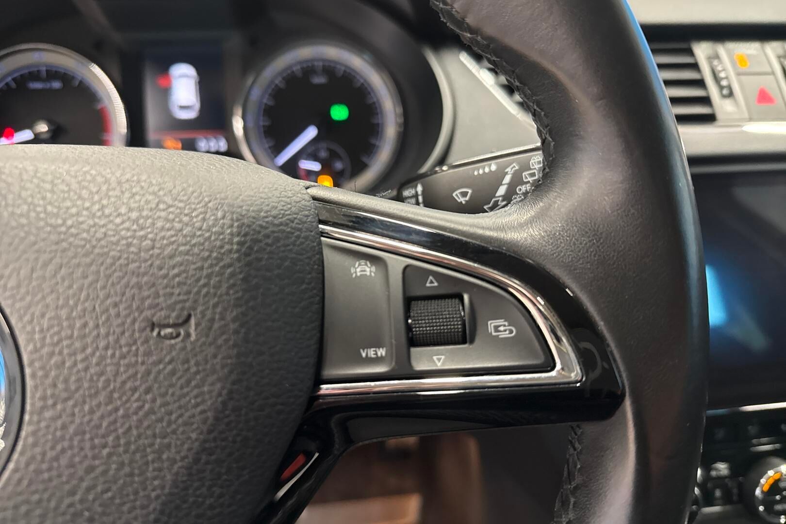 Skoda Octavia iso kuva 18