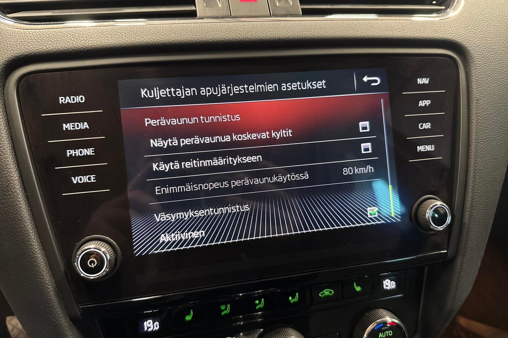 Skoda Octavia iso kuva 23