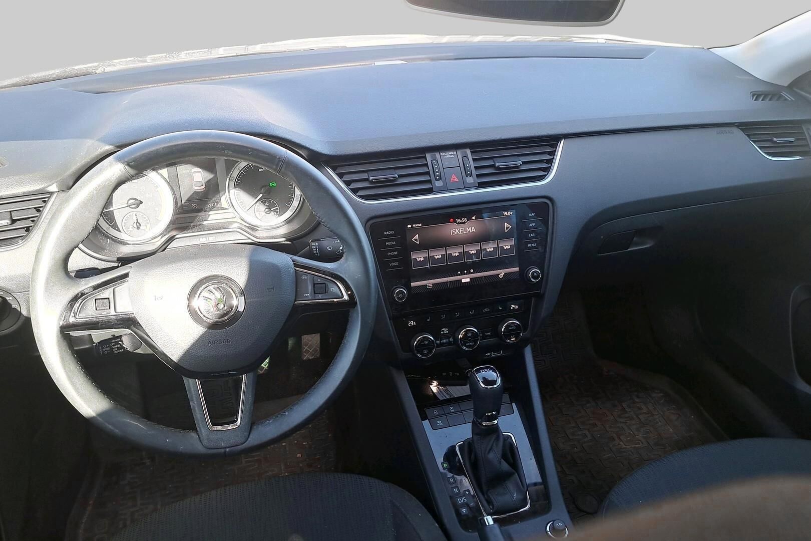 Skoda Octavia iso kuva 2