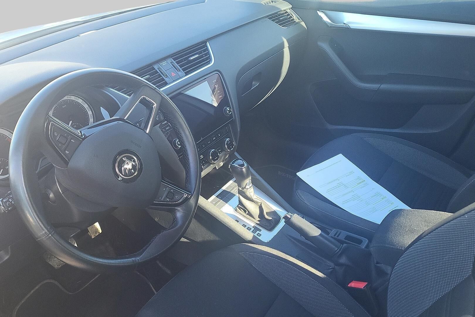 Skoda Octavia iso kuva 2
