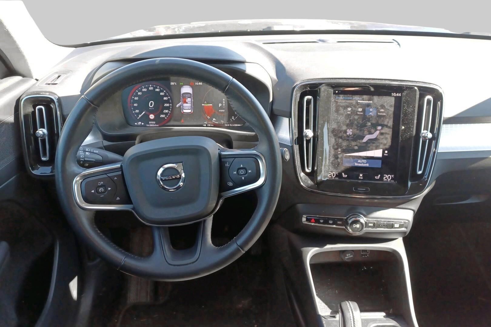 Volvo XC40 iso kuva 1