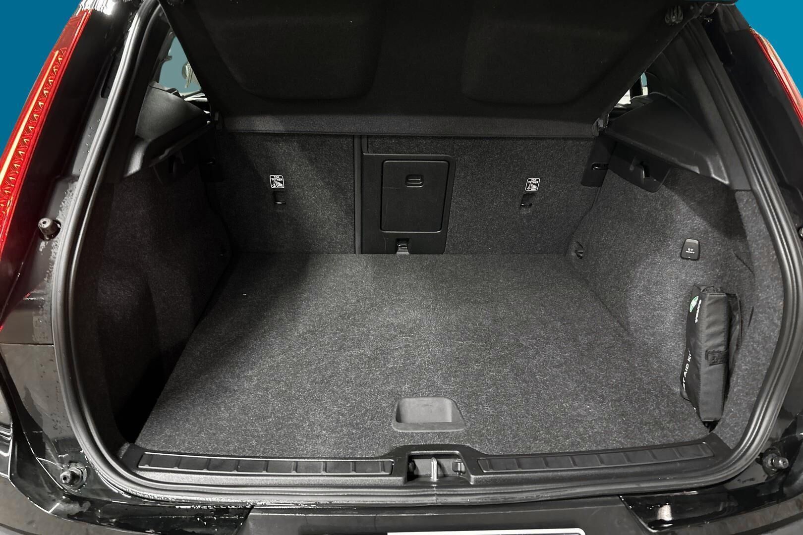 Volvo XC40 iso kuva 12