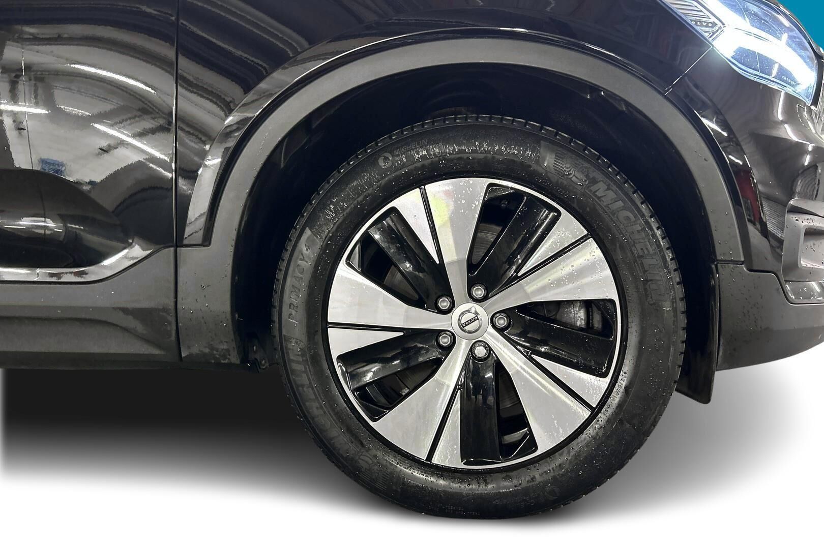 Volvo XC40 iso kuva 12