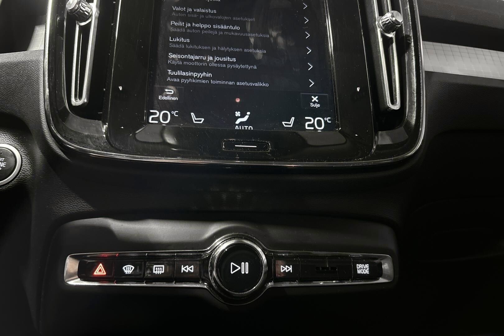 Volvo XC40 iso kuva 15