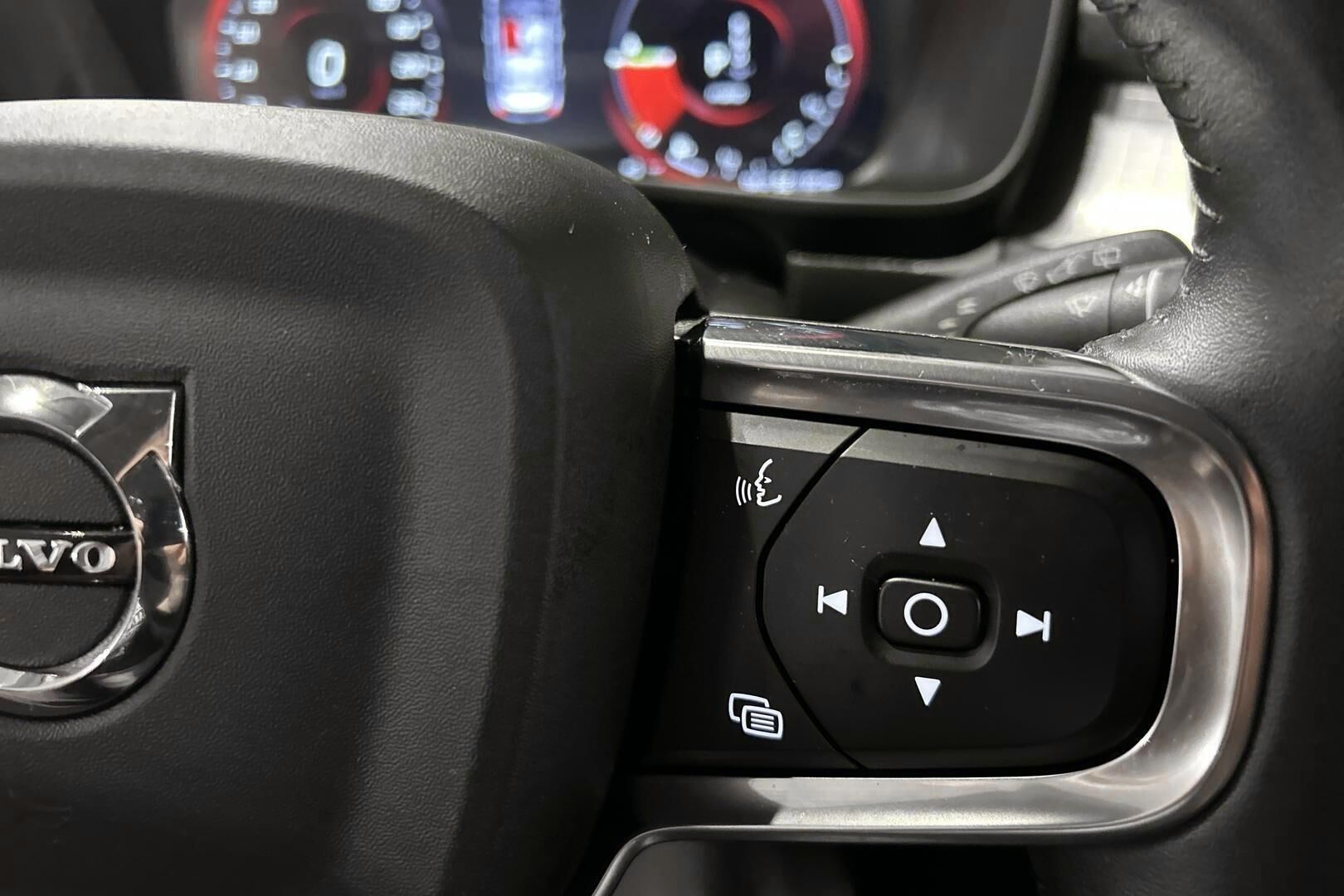 Volvo XC40 iso kuva 19