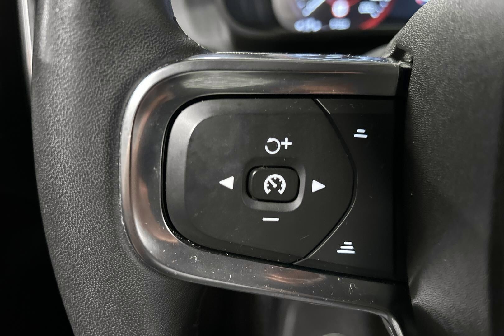 Volvo XC40 iso kuva 20
