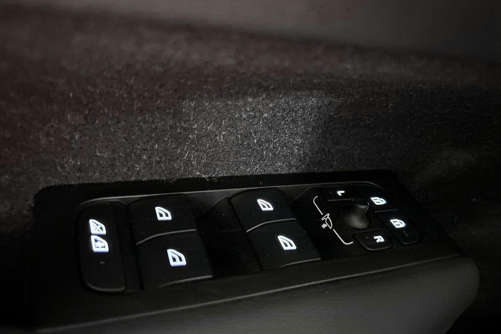 Volvo XC40 iso kuva 21
